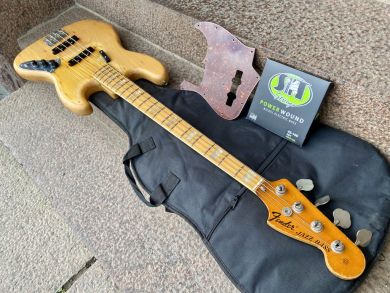FENDER JAZZ BASS 1975