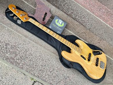 FENDER JAZZ BASS 1975