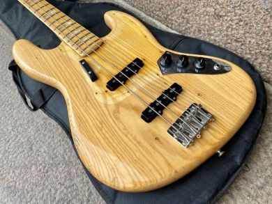 FENDER JAZZ BASS 1975