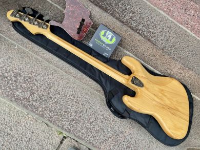 FENDER JAZZ BASS 1975