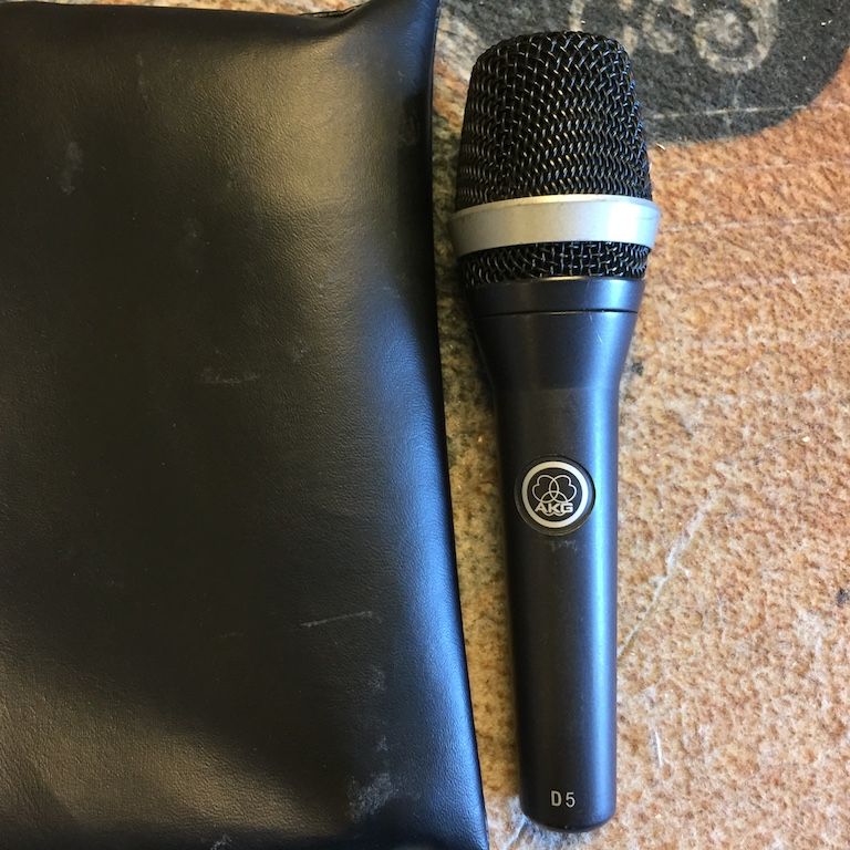 AKG D5 MICROPHONE Kitarapaja