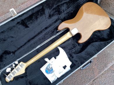 FENDER JAZZ BASS 1974