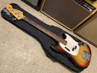 FENDER MUSTANG BASS 1975