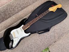 FENDER STRATOCASTER 74/76