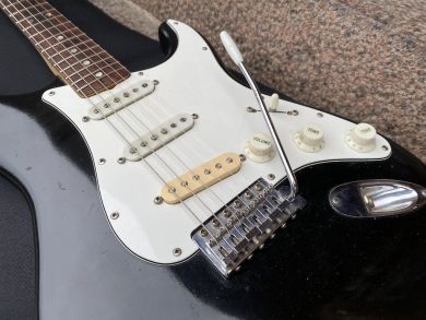 FENDER STRATOCASTER 74/76