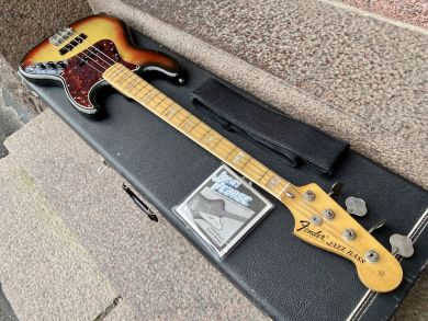 FENDER JAZZ BASS 1974