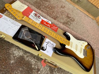 FENDER STORIES COLLECTION ERIC JOHNSON 1954 "VIRGINIA" STRATOCASTER®