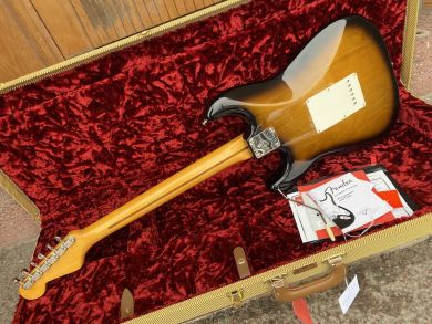 FENDER STORIES COLLECTION ERIC JOHNSON 1954 "VIRGINIA" STRATOCASTER®
