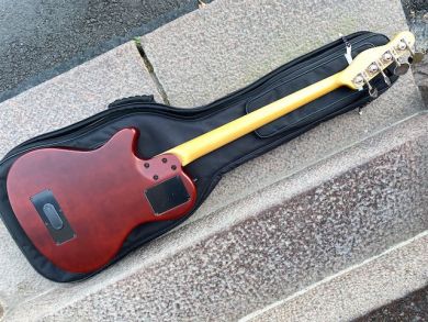 GODIN A4 ULTRA FRETLESS