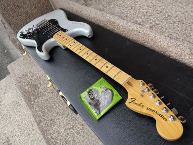 FENDER 25th ANNIVERSARY STRATOCASTER 1979