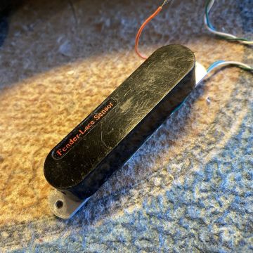 FENDER STRAT RED LACE SENSOR