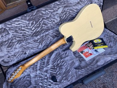 FENDER LIMITED EDITION VINTERA II ROAD WORN® '60S TELECASTER w/MAPLE CAP, Blonde