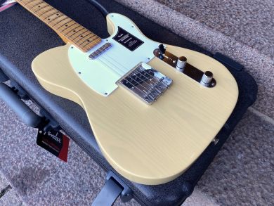 FENDER LIMITED EDITION VINTERA II ROAD WORN® '60S TELECASTER w/MAPLE CAP, Blonde
