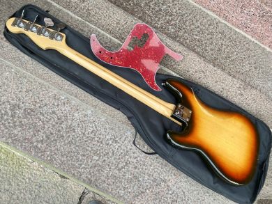 FENDER PRECISION BASS 1979