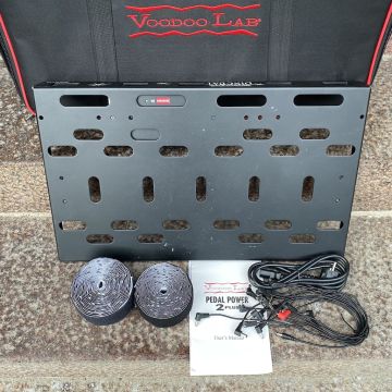 VOODOO LAB DINGBAT MEDIUM PEDALBOARD w/PEDAL POWER 2+ & GIGBAG