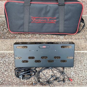 VOODOO LAB DINGBAT SMALL PEDALBOARD w/PEDAL POWER 2+ & GIGBAG