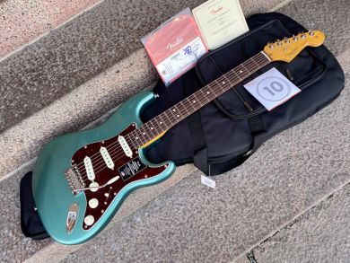FENDER AMERICAN PROFESSIONAL CLASSIC STRATOCASTER, Faded Sherwood Green Metallic