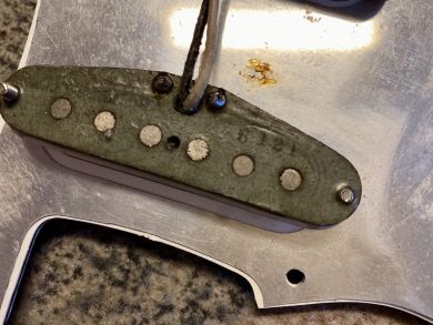 PRE WIRED FENDER STRAT PICKGUARD ´71/´73/REPRO