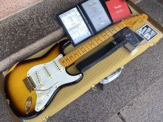 FENDER CUSTOM SHOP LIMITED EDITION ´57 STRATOCASTER RELIC, 2-Tone Sunburst w/Gold Hardware