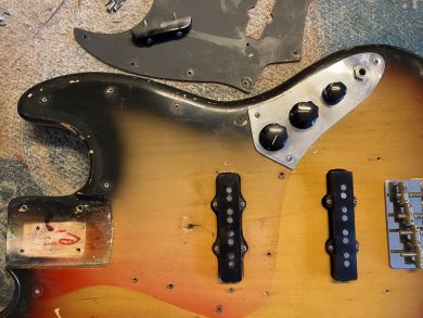 FENDER JAZZ BASS 1974