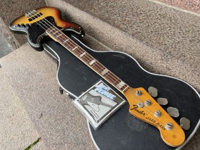 FENDER JAZZ BASS 1974