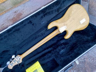 MUSIC MAN SABRE BASS 1980 