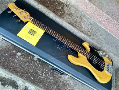 MUSIC MAN SABRE BASS 1979