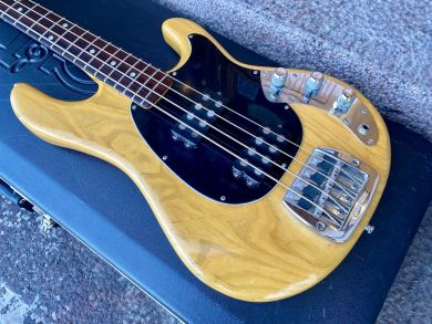 MUSIC MAN SABRE BASS 1979