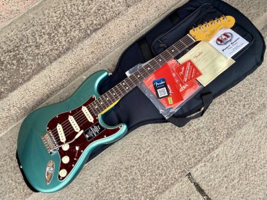 FENDER AMERICAN PROFESSIONAL CLASSIC STRATOCASTER, Faded Sherwood Green Metallic