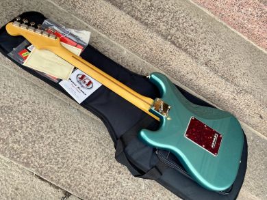 FENDER AMERICAN PROFESSIONAL CLASSIC STRATOCASTER, Faded Sherwood Green Metallic