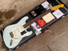 FENDER AMERICAN VINTAGE II 1965 STRATOCASTER, Sonic Blue