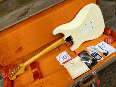 FENDER AMERICAN VINTAGE II 1961 STRATOCASTER, Olympic White