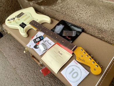 FENDER AMERICAN VINTAGE II 1961 STRATOCASTER, Olympic White