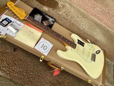 FENDER AMERICAN VINTAGE II 1961 STRATOCASTER, Olympic White