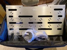 FENDER PROFESSIONAL PEDAL BOARD, MEDIUM