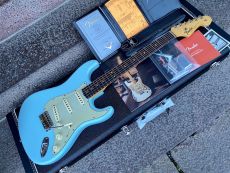 FENDER CUSTOM SHOP 1964 STRATOCASTER® JOURNEYMAN RELIC®, Faded Aged Daphne Blue