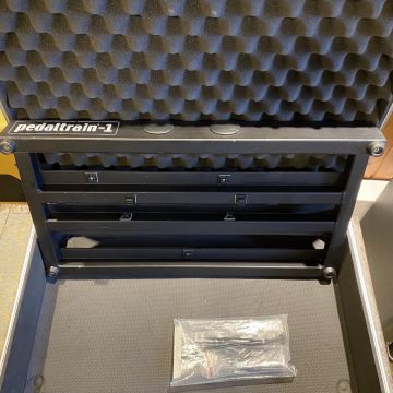 PEDALTRAIN 1 PEDALBOARD + HARD CASE
