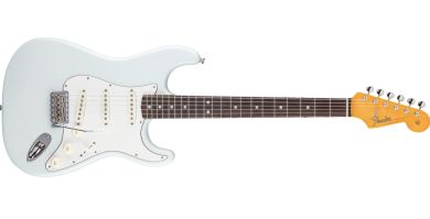 FENDER AMERICAN VINTAGE II 1965 STRATOCASTER, Sonic BlueSTER, Fiesta Red kopio 119665 kopio 119829