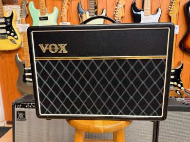 VOX AC10C1 OULU